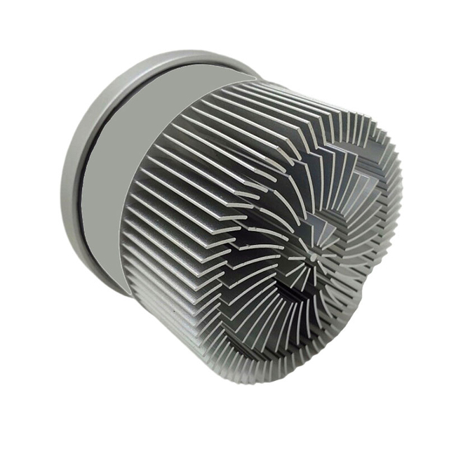 Большой круглый алюминиевый холодный кованый радиатор охлаждает плавники